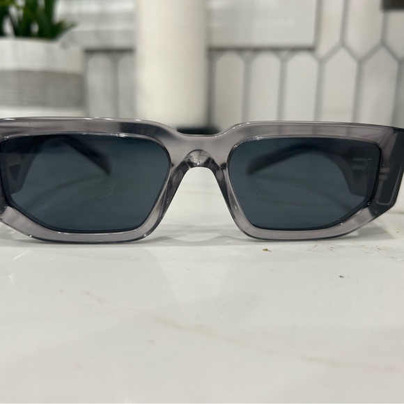 Prada PR 09ZS grey sunglasses 56mm - Picture 4 of 7